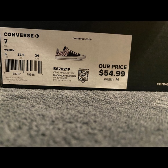 Brand new Converse - Picture 2 of 3